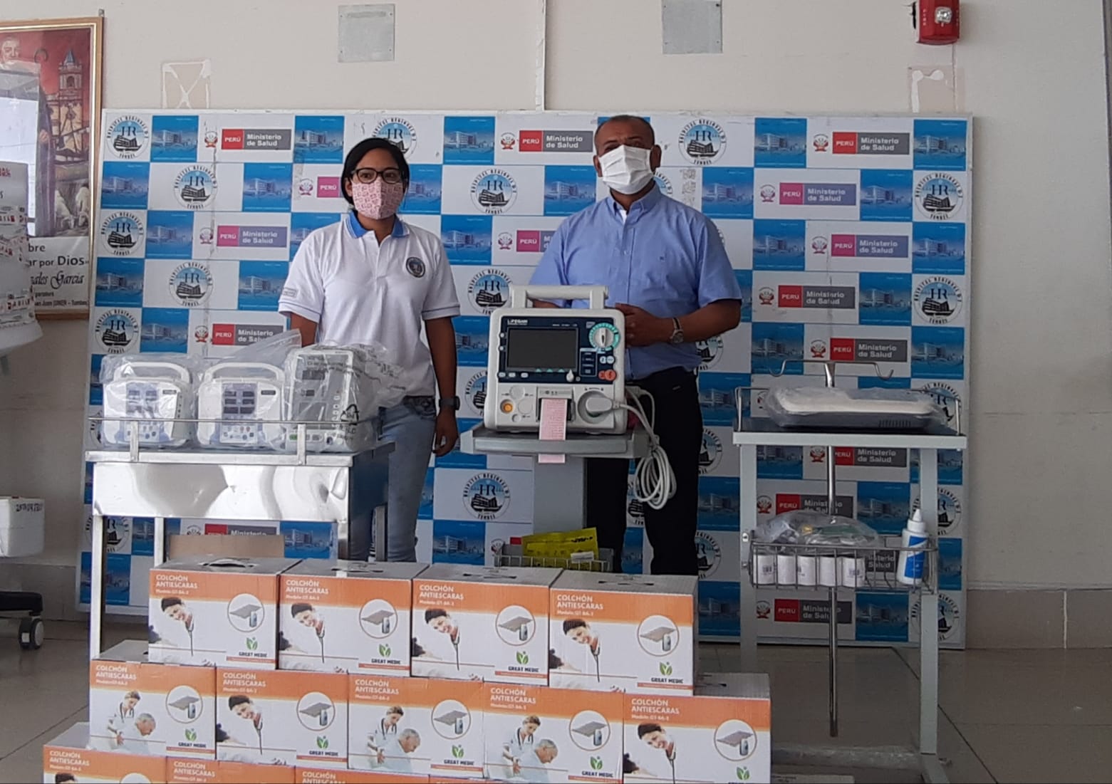 Gobernador regional recibe  equipos médicos de la cooperación turca para el hospital JAMO