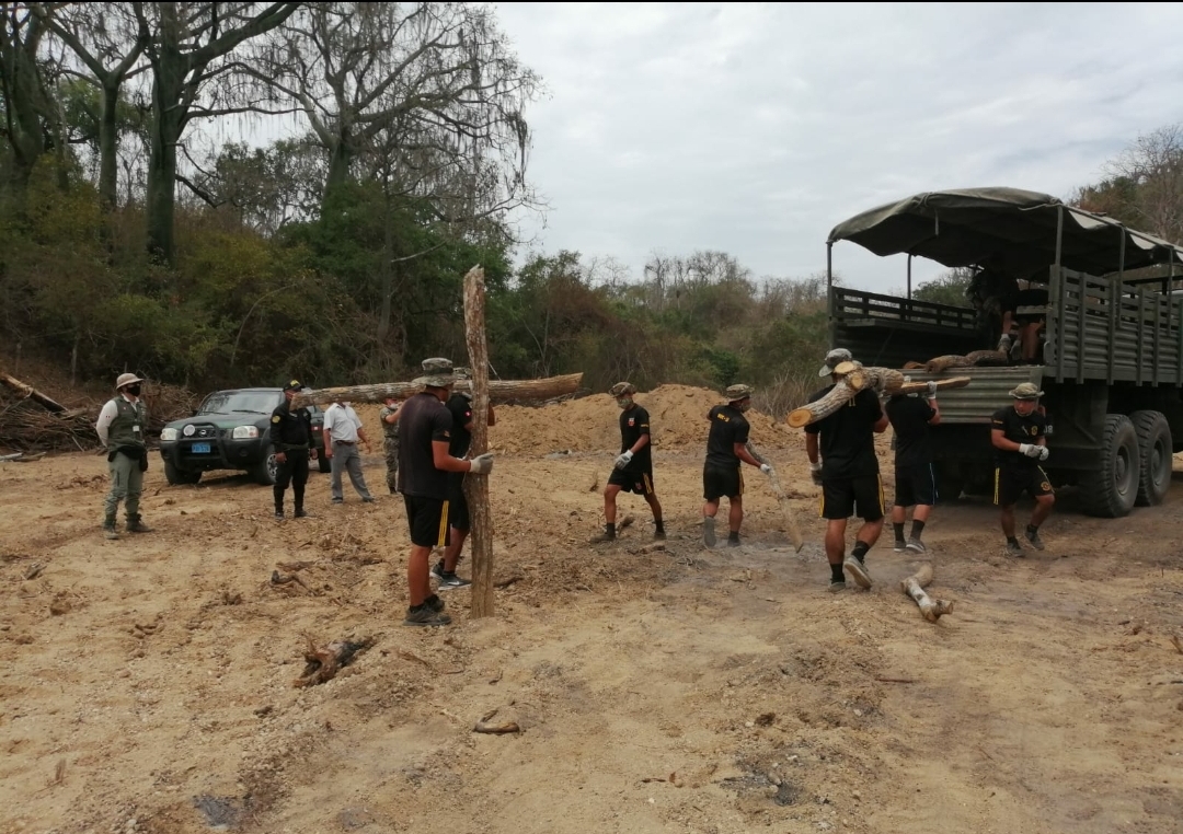 En operativo multisectorial se decomisa más de 500 trozos de madera en terreno invadido de la Zona de Amortiguamiento