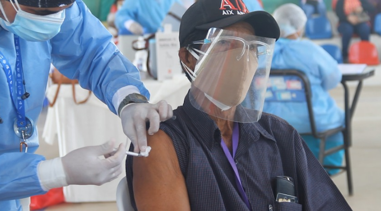 DIRESA Tumbes inicia la vacunación a mayores de 40 años