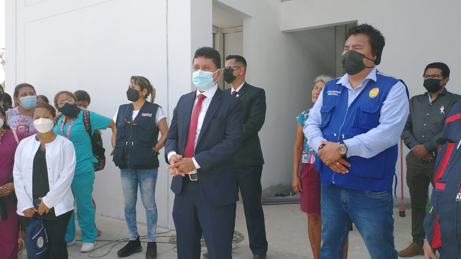 Gobernador regional constata daños tras incendio en el centro de salud de Vaquería