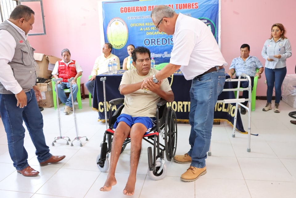 ENTREGA DE SILLAS DE RUEDAS Y BASTONES A PERSONAS CON DISCAPACIDAD EN EL INSTITUTO NACIONAL PENITENCIARIO DE TUMBES