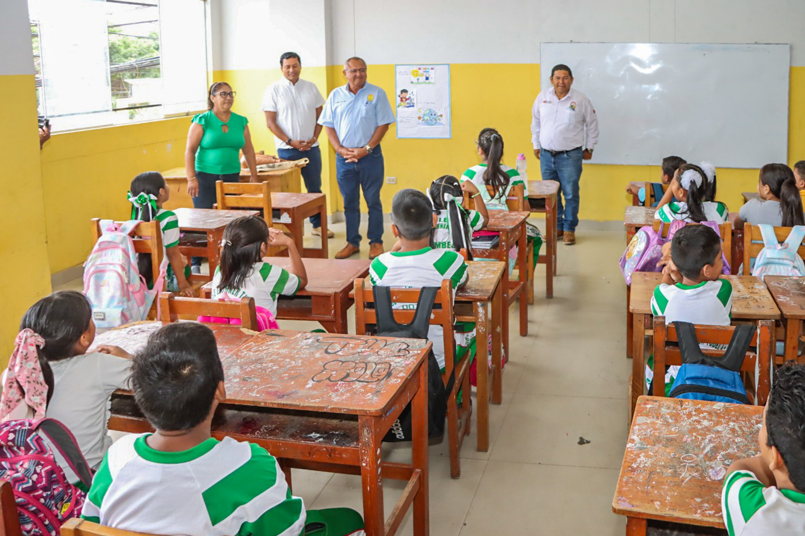 GOBERNADOR REGIONAL VISITA EMBLEMÁTICA INSTITUCIÓN EDUCATIVA Y ANUNCIA NUEVAS MEJORAS PARA BENEFICIO DE 1,500 ESTUDIANTES