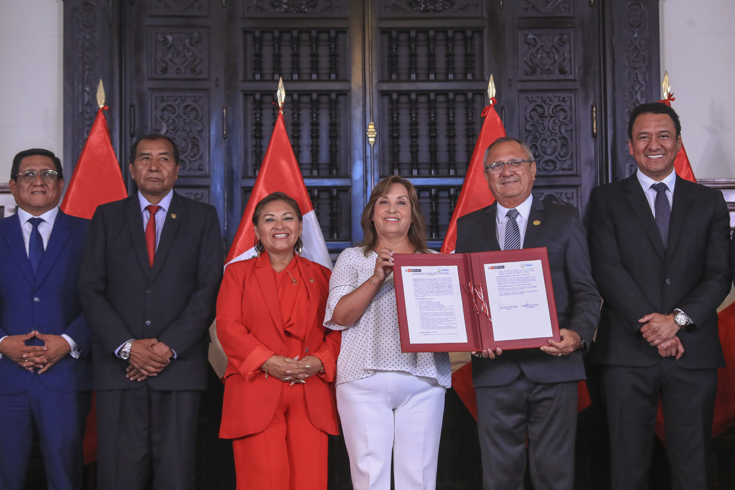 FIRMA DEL CONVENIO PARA LA TRANSFERENCIA DEL PROYECTO DE IRRIGACIÓN DE LA MARGEN DERECHA DEL RÍO TUMBES